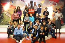 Ученики киевской школы № 160 на заводе Coca Cola.